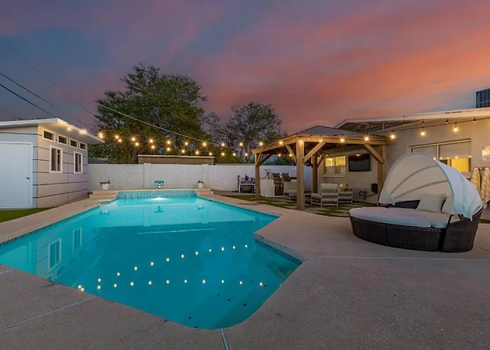 *4 Min 2 Nightlife*huge Pool*spa*golf*bbq Holiday home